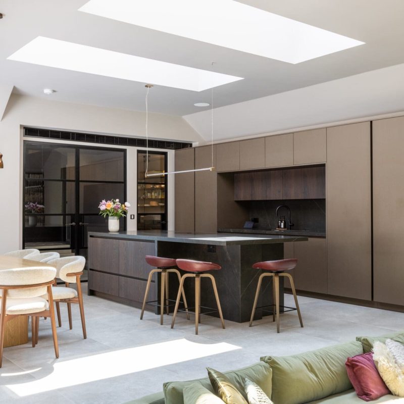 5-black-brown-kitchen